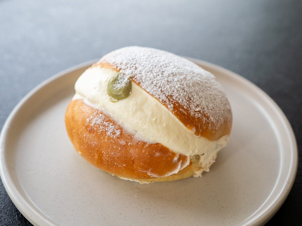 Pistachio Maritozzi Bun